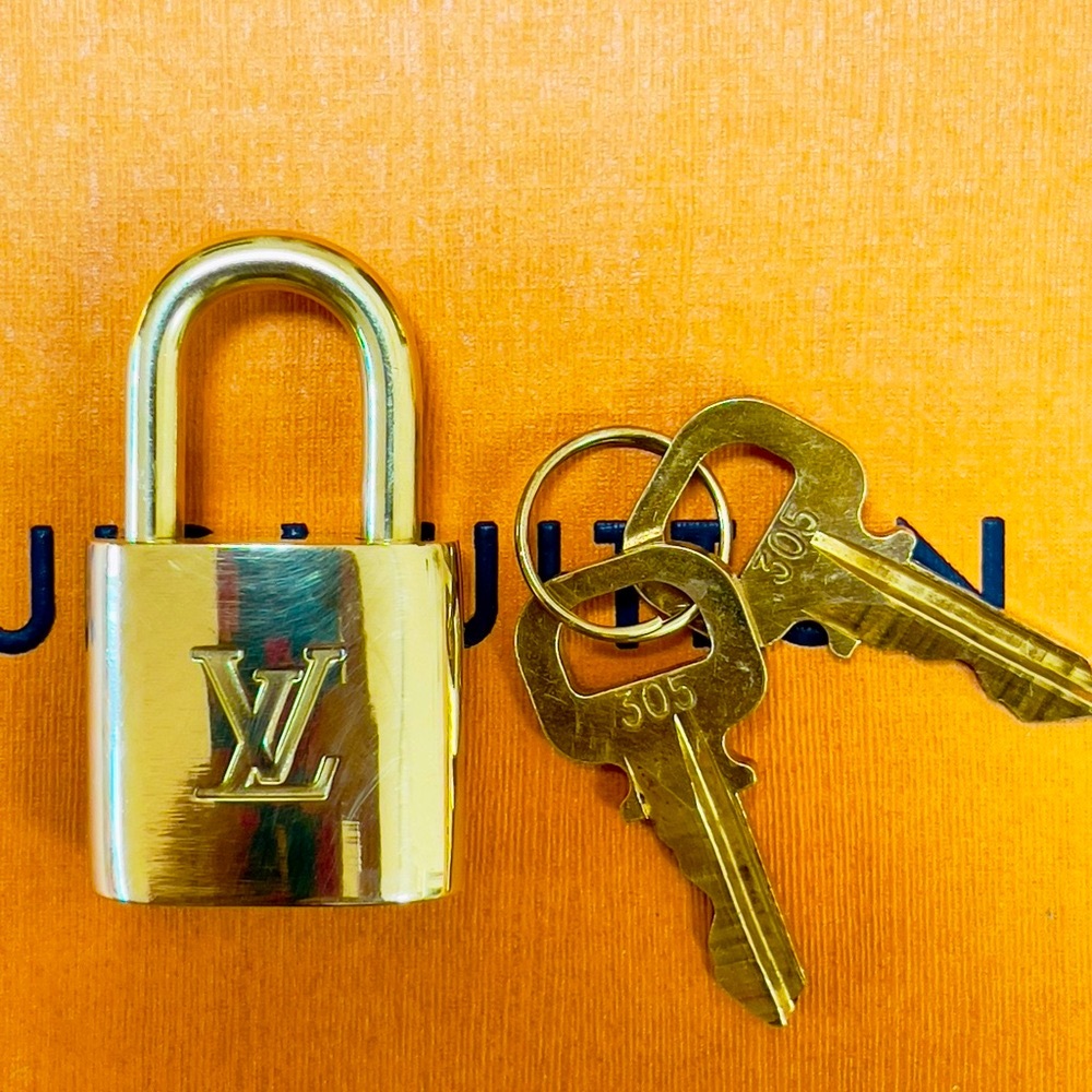 🔐 Louis Vuitton Lock & 2 keys #305